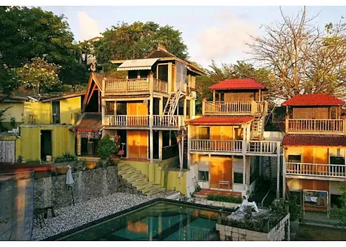 The Tree House 4*