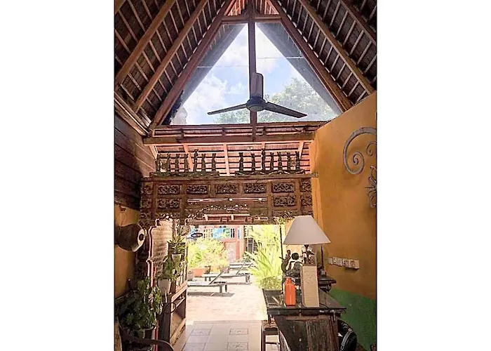 The Tree House 4*