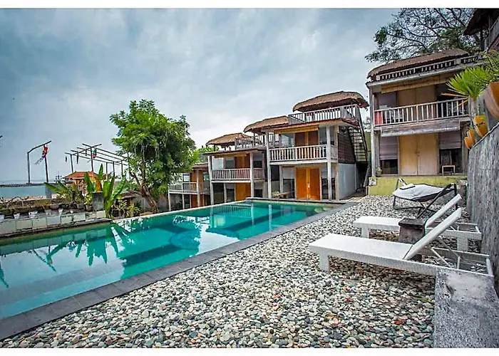 The Tree House 4*