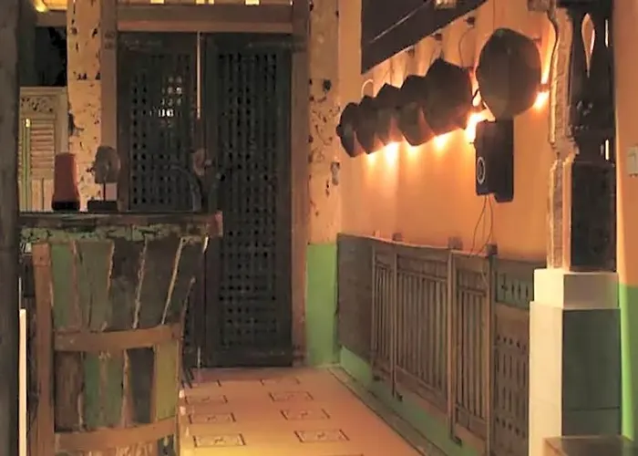 ホテル The Tree House Kuta Selatan