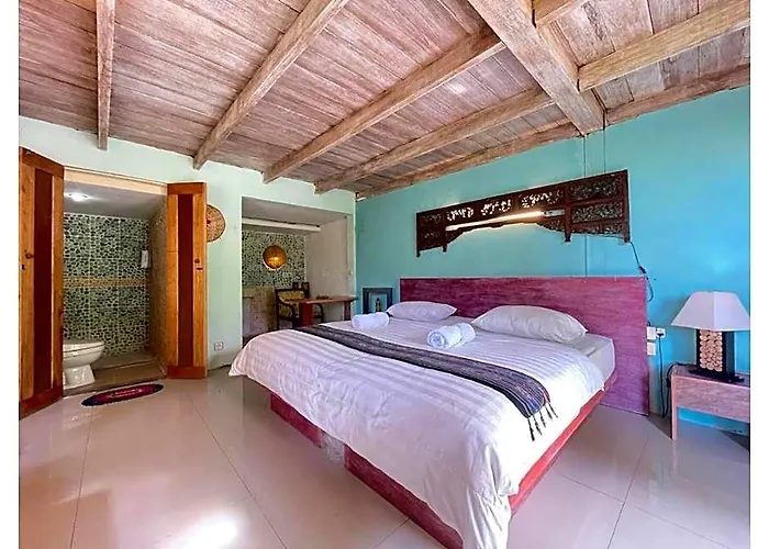 ホテル The Tree House Kuta Selatan