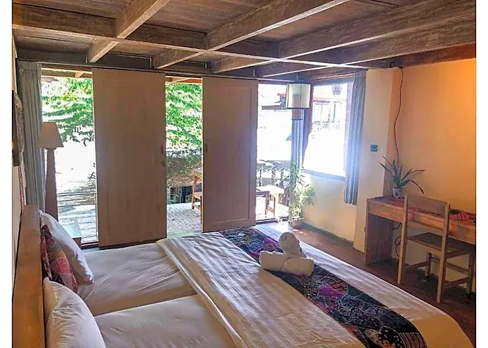ホテル The Tree House Kuta Selatan