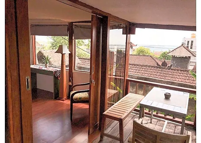 The Tree House 4*